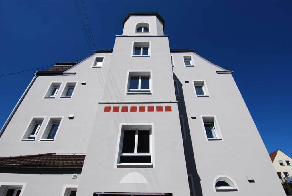 Neue Fenster in Augsburger Mehrfamilienhaus