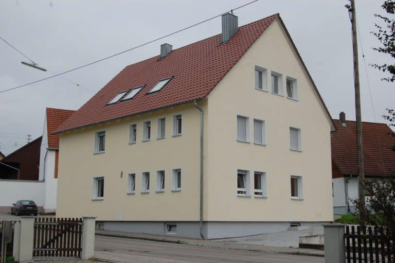Fenster und Rolläden in Mehrfamilienhaus in Hirblingen