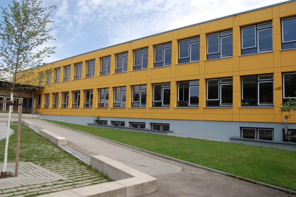 Fenstererneuerung Schule Steppach